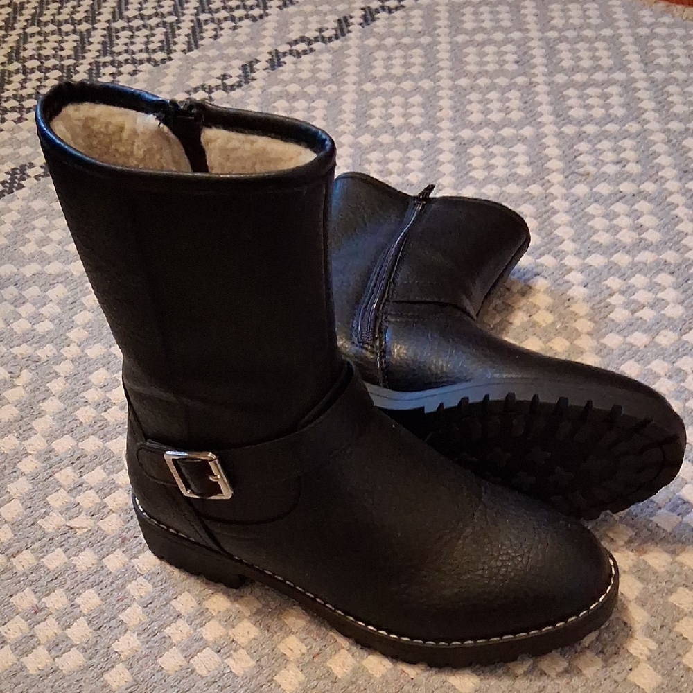 Nautica Black and Cream Lined Footwear